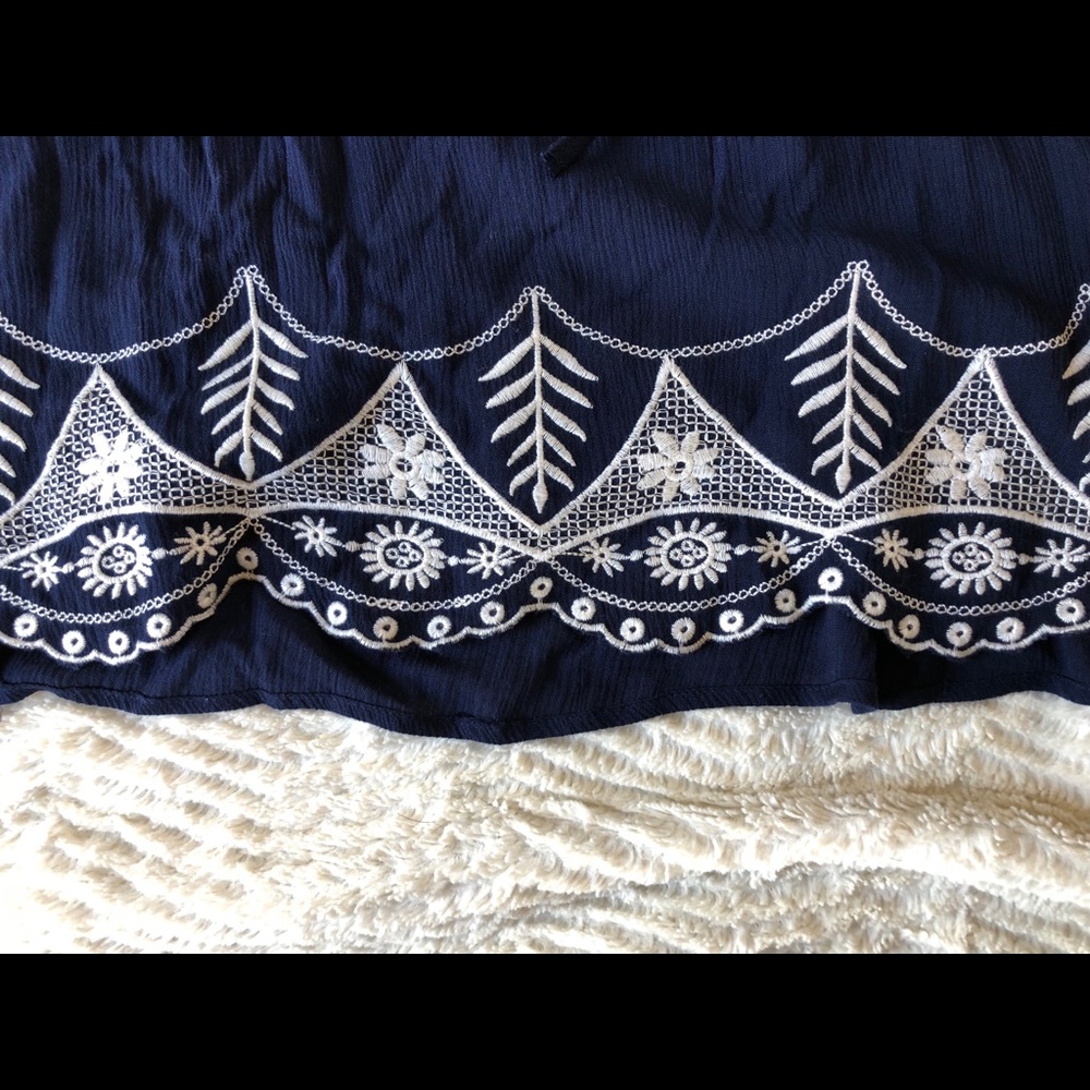 Crescent Rita Embroidered Tunic - Picture 3 of 5